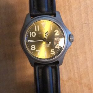 Momentum Atlas w Sapphire Crystal